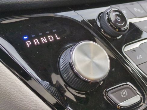 Used 2020 Chrysler Pacifica Limited w/ Tire & Wheel Group image 36