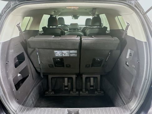 Used 2024 Kia Carnival LX image 29