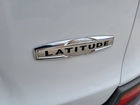 Used 2021 Jeep Cherokee Latitude AWD/4WD image 10