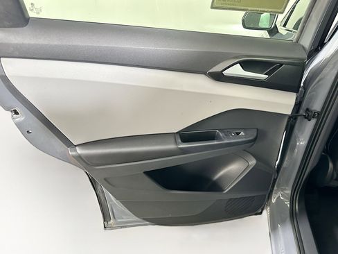 Used 2023 Volkswagen Taos SE w/ Panoramic Sunroof Package image 27