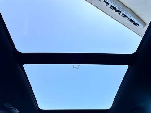 Used 2023 Jeep Grand Cherokee Summit w/ Luxury Tech Group V image 23