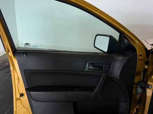 Used 2009 Ford Focus SE image 12