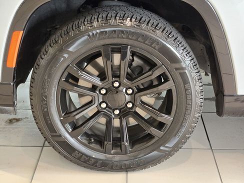 Used 2023 Jeep Wagoneer 4WD image 10