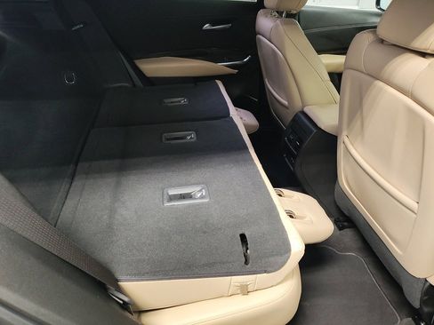 Used 2024 Cadillac XT4 Premium Luxury image 13