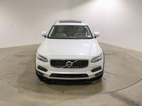 Used 2024 Volvo V90 B6 Cross Country Ultimate w/ Climate Package image 8