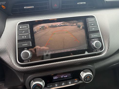 Used 2018 Nissan Kicks SV image 7