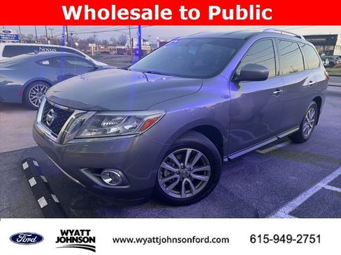 Used 2015 Nissan Pathfinder SV image 1
