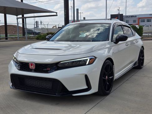 Used 2024 Honda Civic Type R image 3