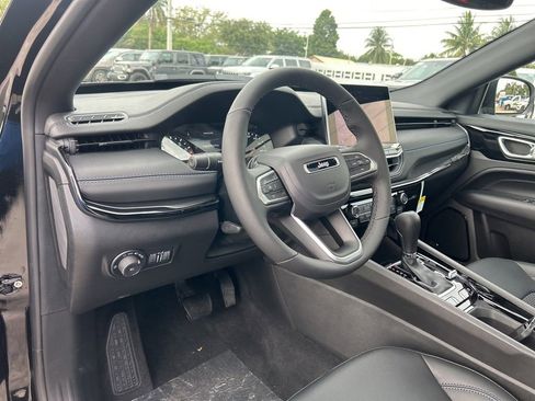 New 2025 Jeep Compass Latitude w/ Sun & Sound Group image 10