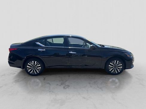 Certified 2024 Nissan Altima 2.5 SV AWD/4WD image 9