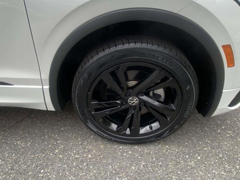 Certified 2023 Volkswagen Tiguan SE R-Line AWD/4WD image 38