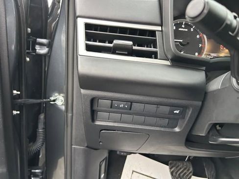 Used 2025 Mitsubishi Outlander SE AWD/4WD image 24