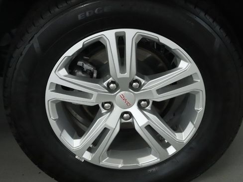 Used 2024 GMC Terrain SLE AWD/4WD image 39