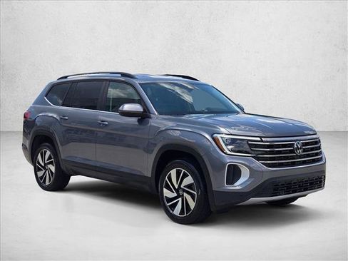 Used 2025 Volkswagen Atlas SE FWD image 3