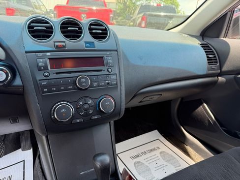 Used 2010 Nissan Altima 2.5 S FWD image 11