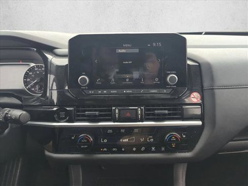 Used 2025 Nissan Pathfinder SV image 12