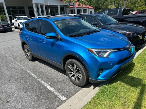 Used 2016 Toyota RAV4 XLE w/ Convenience Package FWD image 2