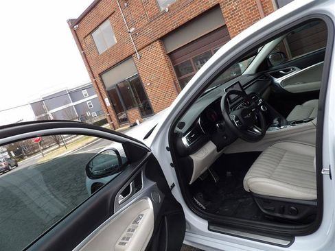 Used 2020 Genesis G70 3.3T image 11