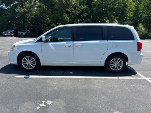 Used 2019 Dodge Grand Caravan SXT FWD image 2