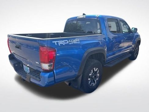 Used 2017 Toyota Tacoma TRD Off-Road w/ Premium & Technology Package AWD/4WD image 9