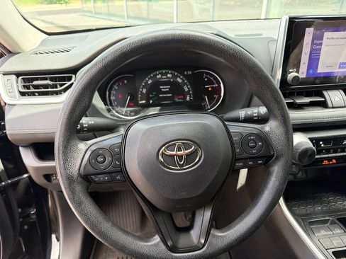 Used 2023 Toyota RAV4 LE FWD image 9