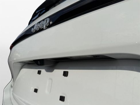 New 2025 Jeep Grand Cherokee Laredo X image 16