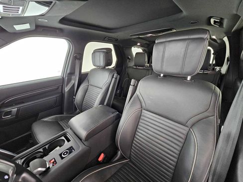 Used 2024 Land Rover Discovery Metropolitan Edition image 22