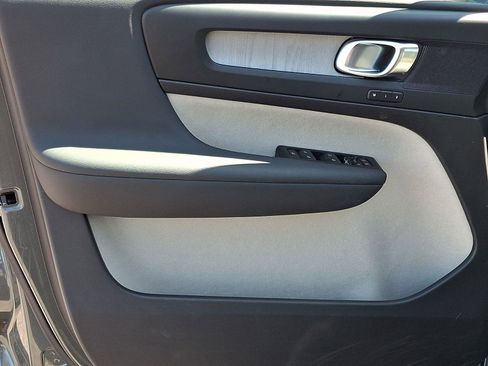 Certified 2026 Volvo XC40 B5 Plus AWD/4WD image 13