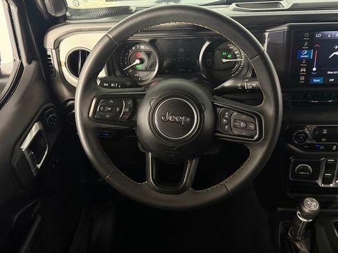 Used 2024 Jeep Wrangler Unlimited AWD/4WD image 15