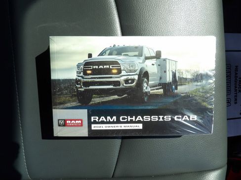 Used 2021 RAM 5500 Tradesman w/ Chrome Appearance Group RWD image 41