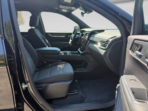 Used 2025 GMC Acadia Elevation AWD/4WD image 17