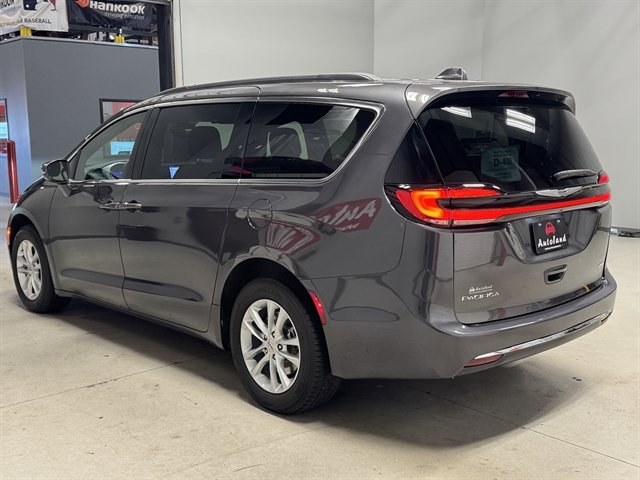 Used 2022 Chrysler Pacifica Touring AWD/4WD image 6