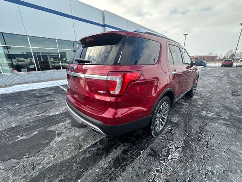 Used 2017 Ford Explorer Platinum image 3