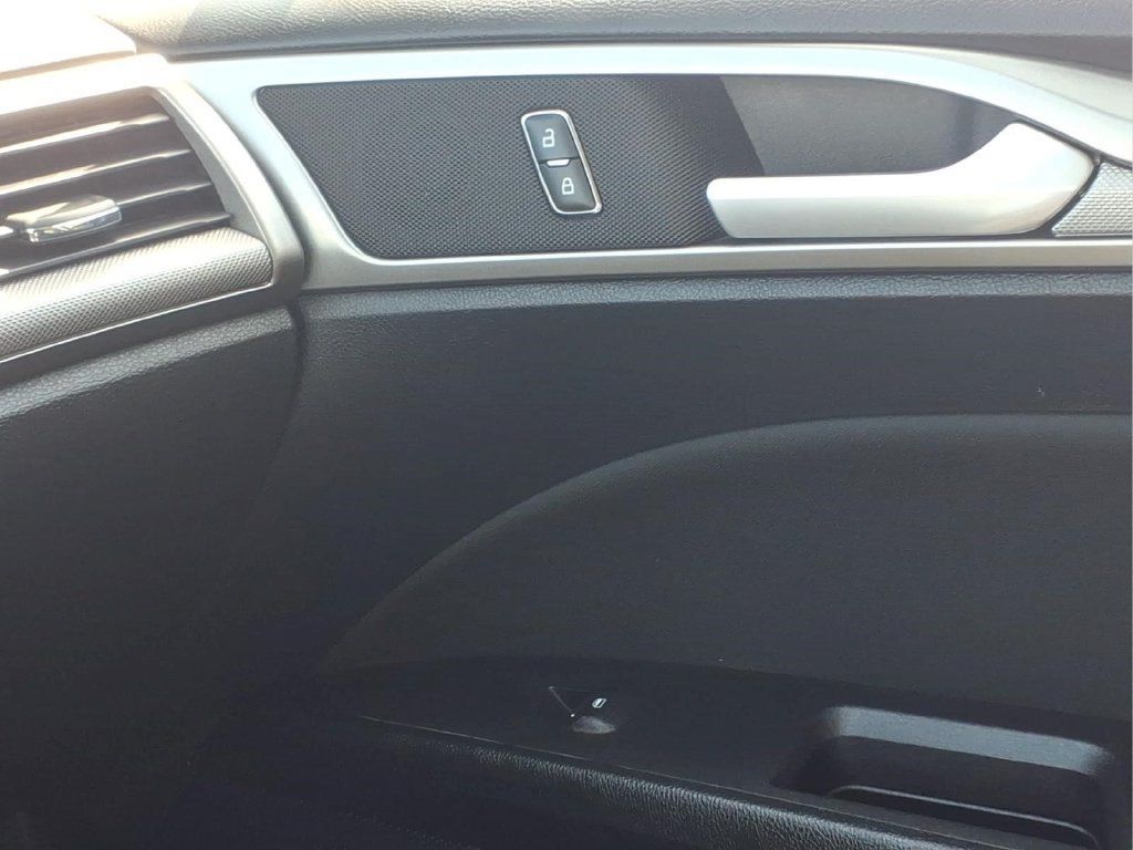 Certified 2020 Ford Fusion SE FWD image 23