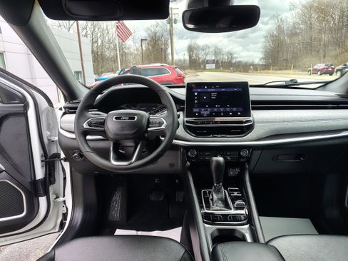 Used 2024 Jeep Compass Latitude image 24