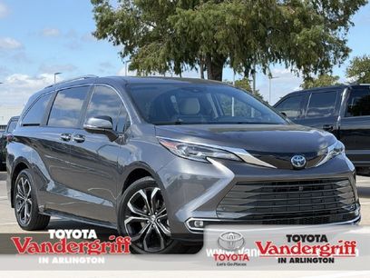 Used 2025 Toyota Sienna Platinum