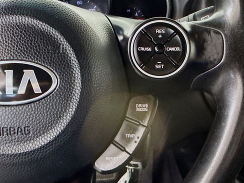 Used 2018 Kia Soul Base image 13