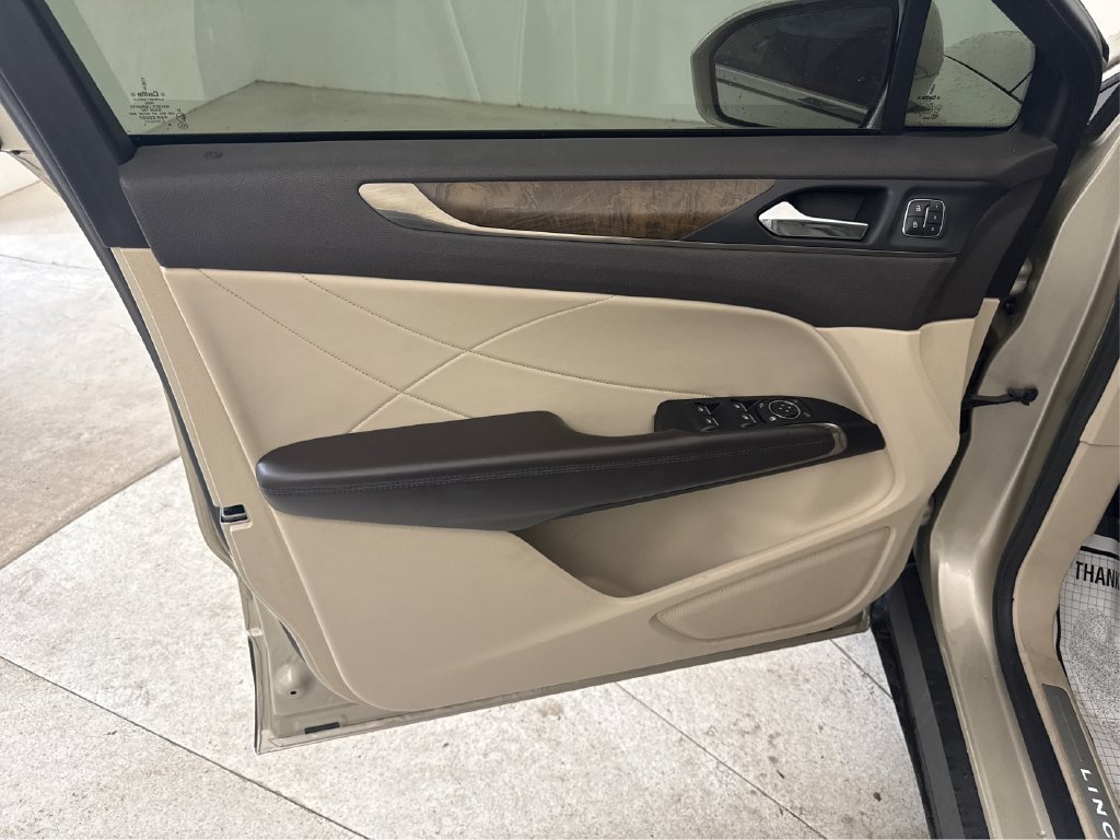 Used 2017 Lincoln MKC Reserve FWD image 35