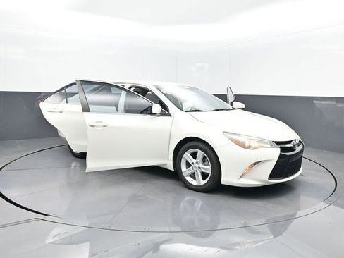Used 2015 Toyota Camry SE FWD image 25