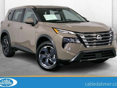 Used 2025 Nissan Rogue SV image 1