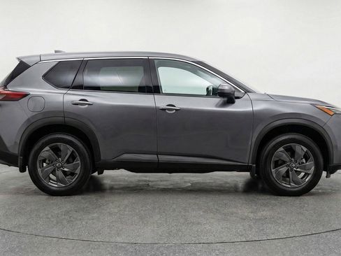 Used 2025 Nissan Rogue SV AWD/4WD image 11