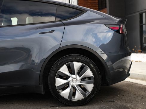 Used 2023 Tesla Model Y Long Range image 12