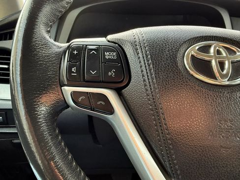 Used 2018 Toyota Sienna SE FWD image 32