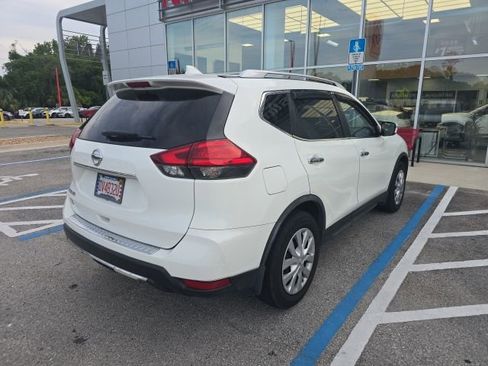 Used 2017 Nissan Rogue S w/ S Appearance Package FWD image 4