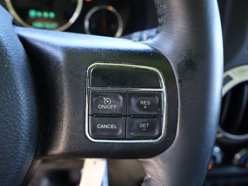 Used 2017 Jeep Wrangler Unlimited Sahara w/ Connectivity Group AWD/4WD image 25