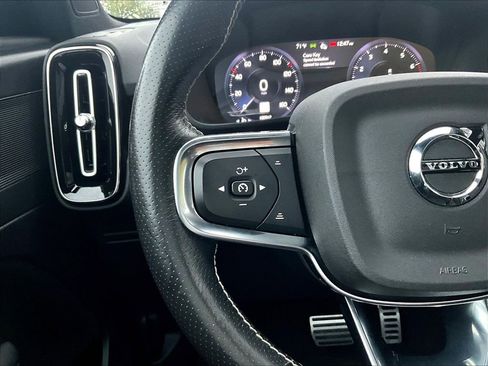 Used 2021 Volvo XC40 T5 R-Design w/ Climate Package image 17