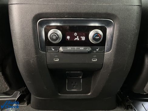 Certified 2022 GMC Yukon Denali image 28