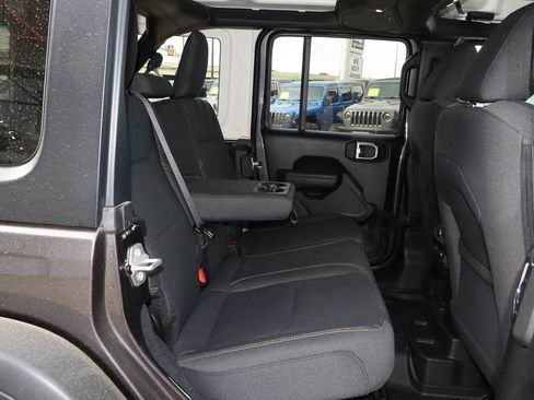 Used 2025 Jeep Wrangler Willys image 26