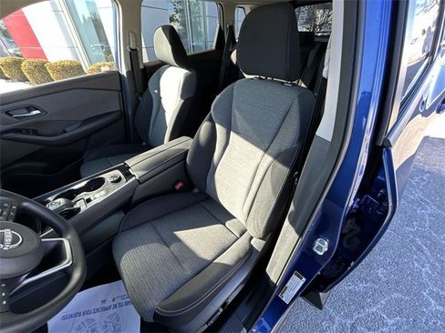 Certified 2022 Nissan Rogue SV image 15