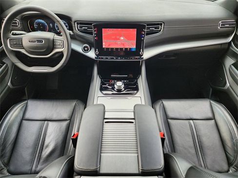 Used 2025 Jeep Wagoneer 4WD image 24